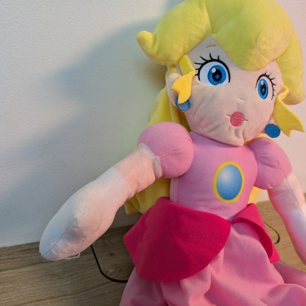 Super Mario Princess Peach Plush Stuffed Figure Doll 22” Gift Toy Licensed - Picture 5 of 11